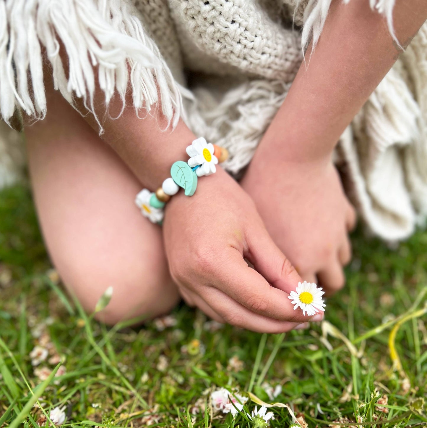 Make Your Own Daisy Chain Bracelet By Cotton Twist - Grace and Fox