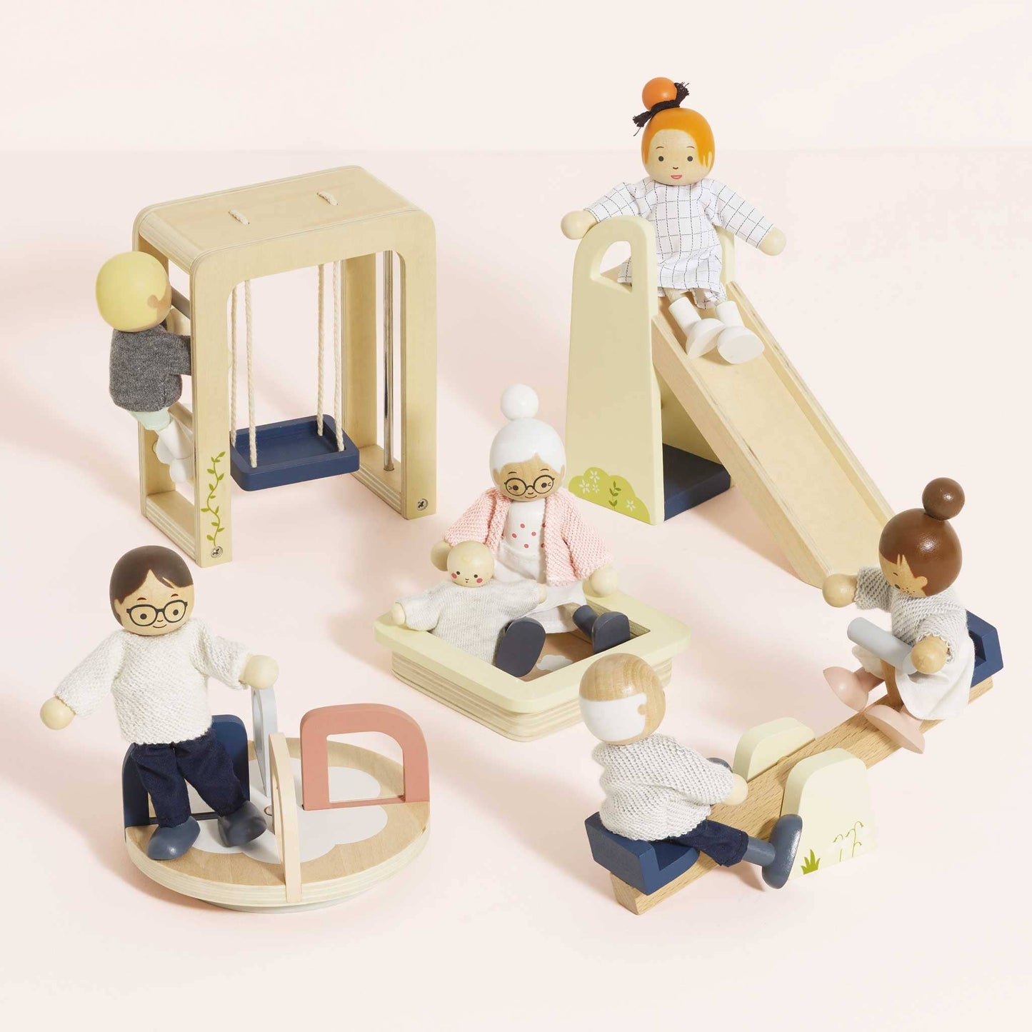 Le Toy Van Dolls House - Outdoor Play Furniture Set