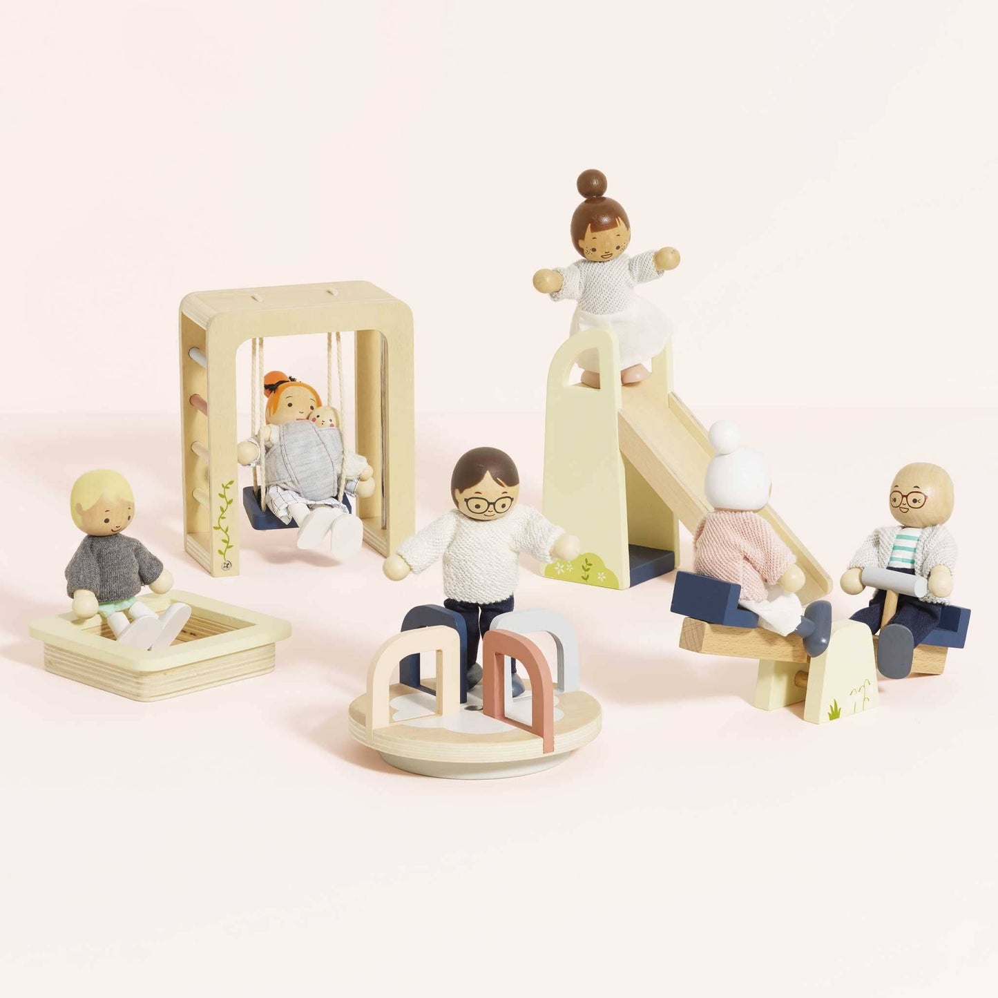 Le Toy Van Dolls House - Outdoor Play Furniture Set